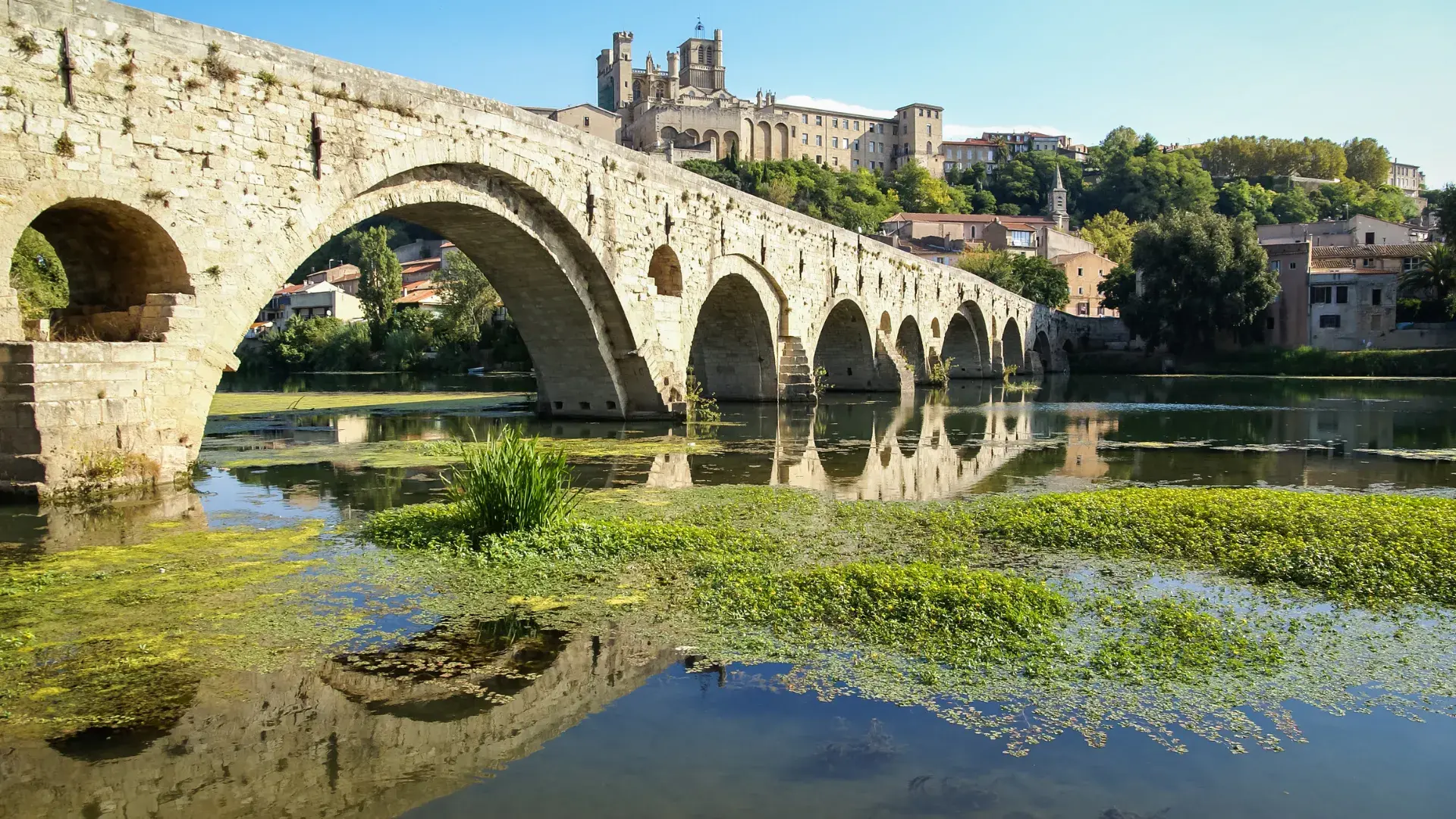 Débarras dans l'Hérault vue du vieux pont de Béziers